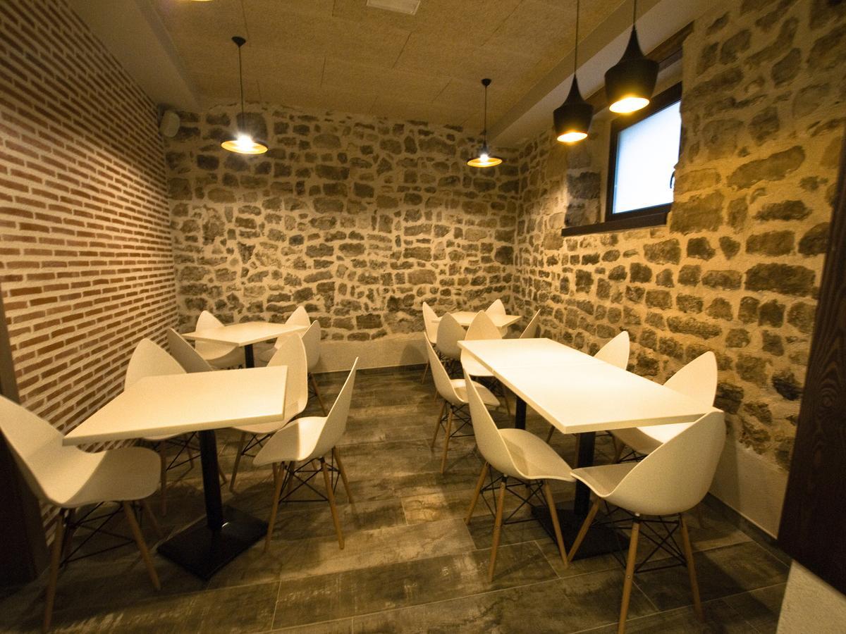La Casa De Beli Hotel Tardajos Екстериор снимка
